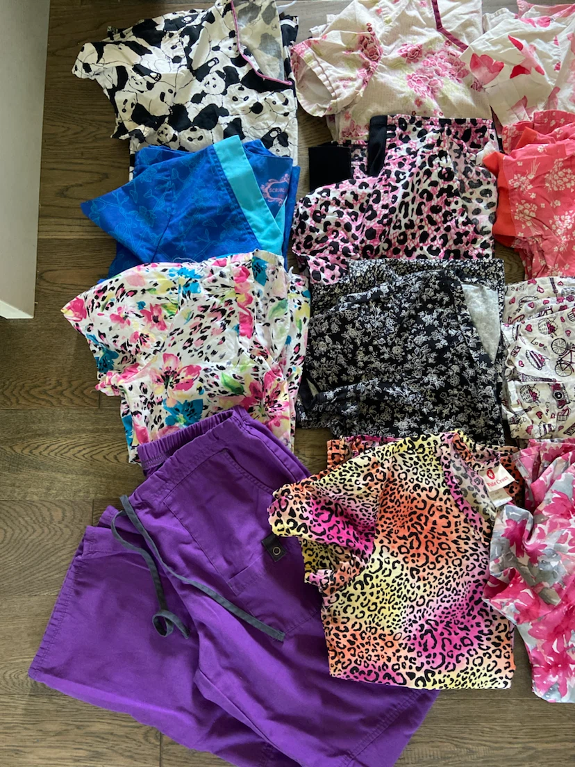 Assorted Patterned Medical Scrub Tops Bundle +BONUS pants XS-S - photo 2