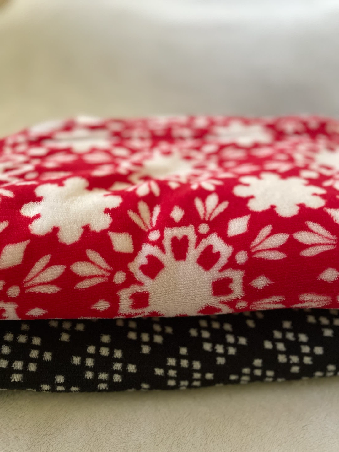 Set of 2 Fleece Throw Blankets - photo 2