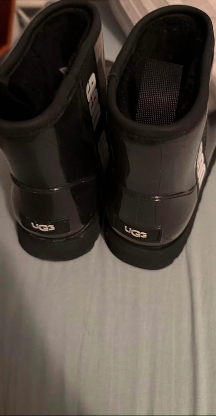 Women Ugg boots size 8 Classis clear comes with box - photo 2
