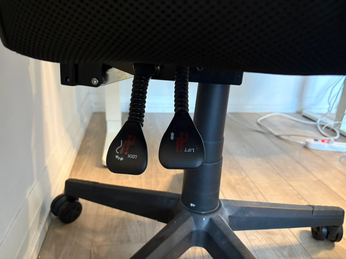 BOSS•IN Gaming Chair with Retractable Footrest - photo 2
