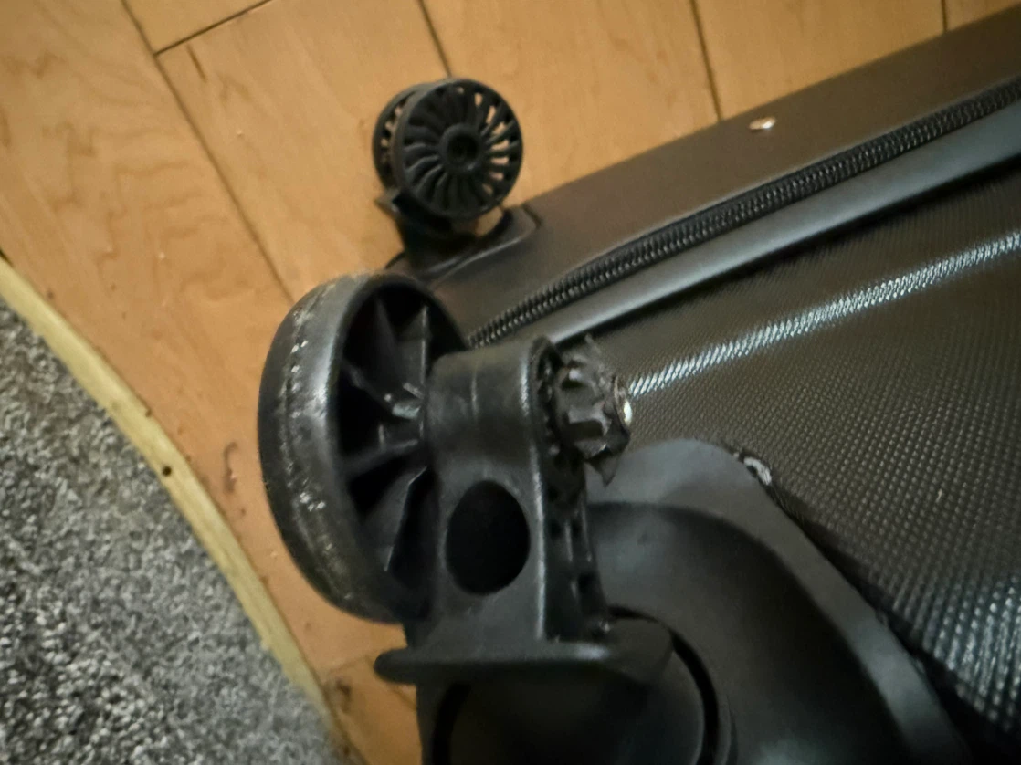 Black Luggage Set one wheel has a piece missing but still works - photo 2