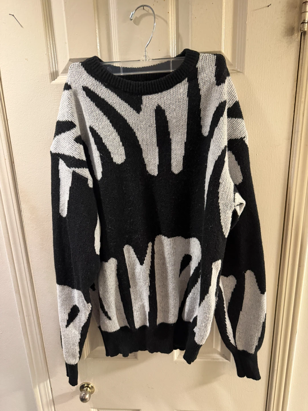 Black and White Graphic Knit Sweater - photo 3