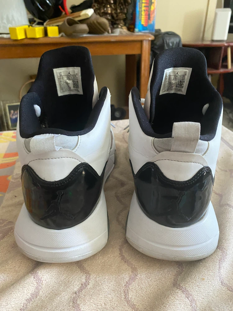 Jordan Max Aura 2 White and Black Size 12 - photo 2