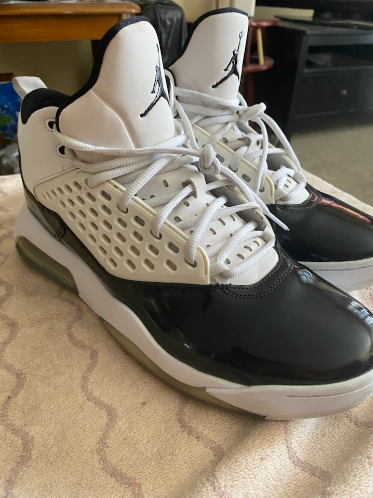 Jordan Max Aura 2 White and Black Size 12 - photo 5
