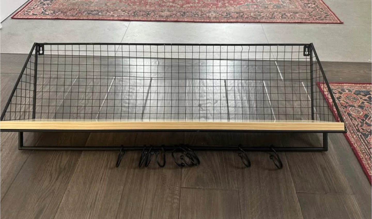Wire Shelf with Hooks -$10 - East York - photo 2