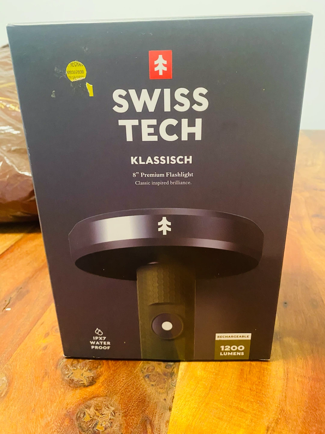 New SWISSTECH Klassisch 8" Premium Rechargeable Flashlight