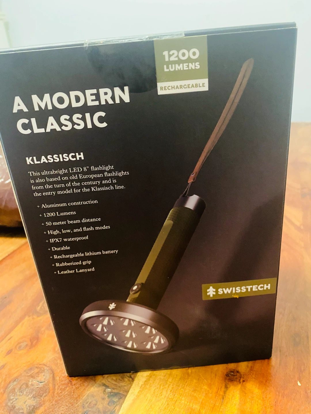 New SWISSTECH Klassisch 8" Premium Rechargeable Flashlight - photo 3