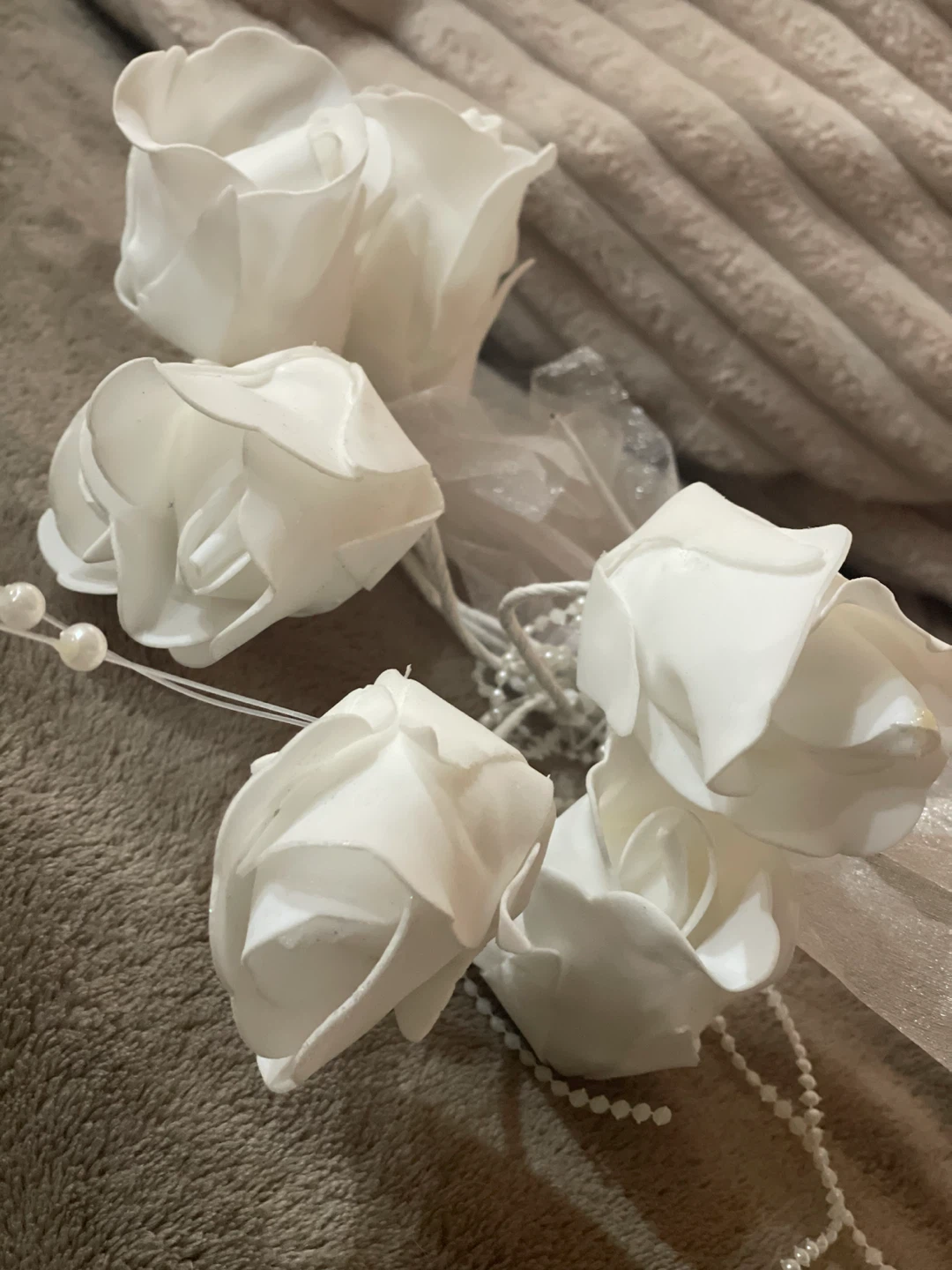 White Artificial Roses - photo 5