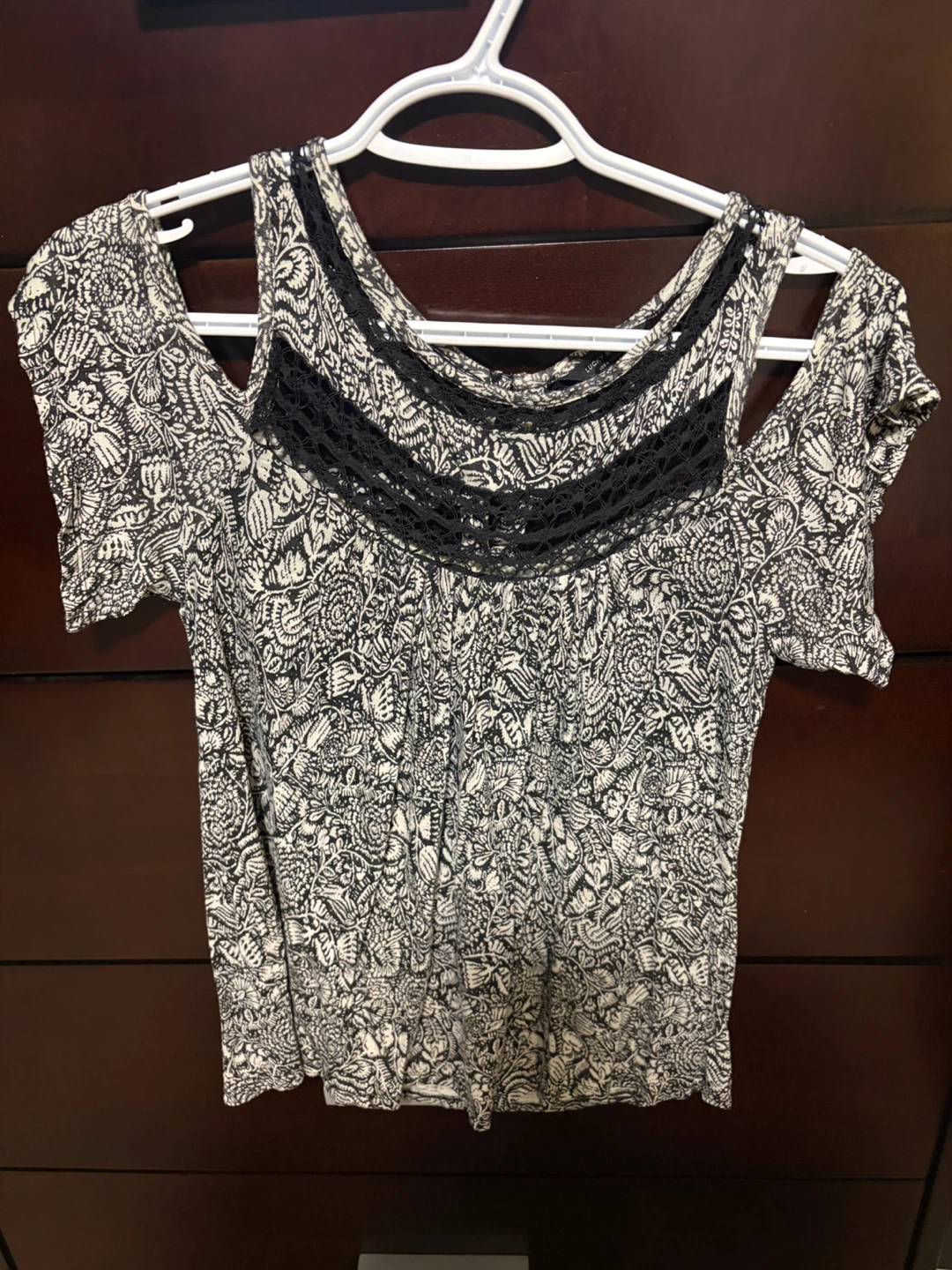 Lucky Brand cold shoulder floral top