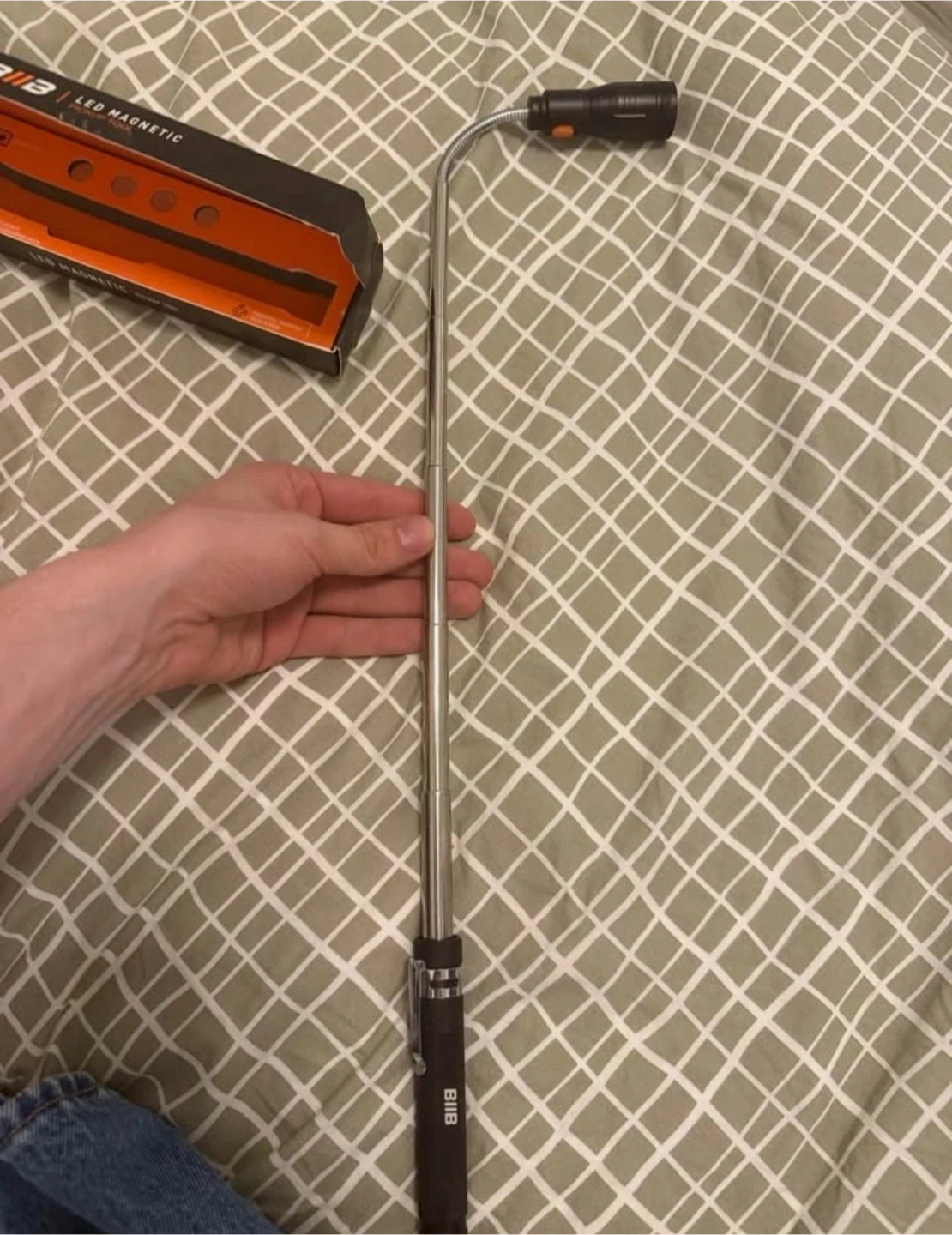 BIIB LED Magnetic Pickup Tool with Flexible Telescoping Neck - photo 4