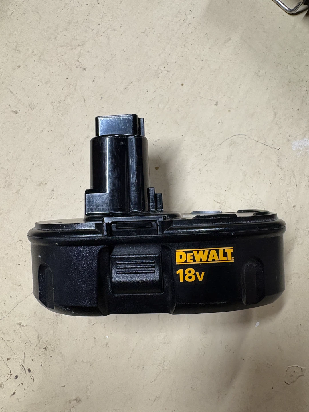 DEWALT 18V Cordless Drill with Charger and Battery - photo 3