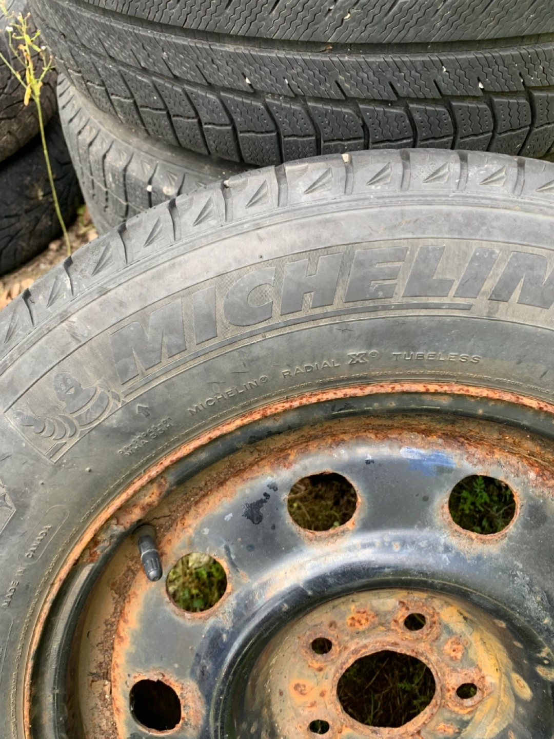 4 used snow tires with rims - photo 2