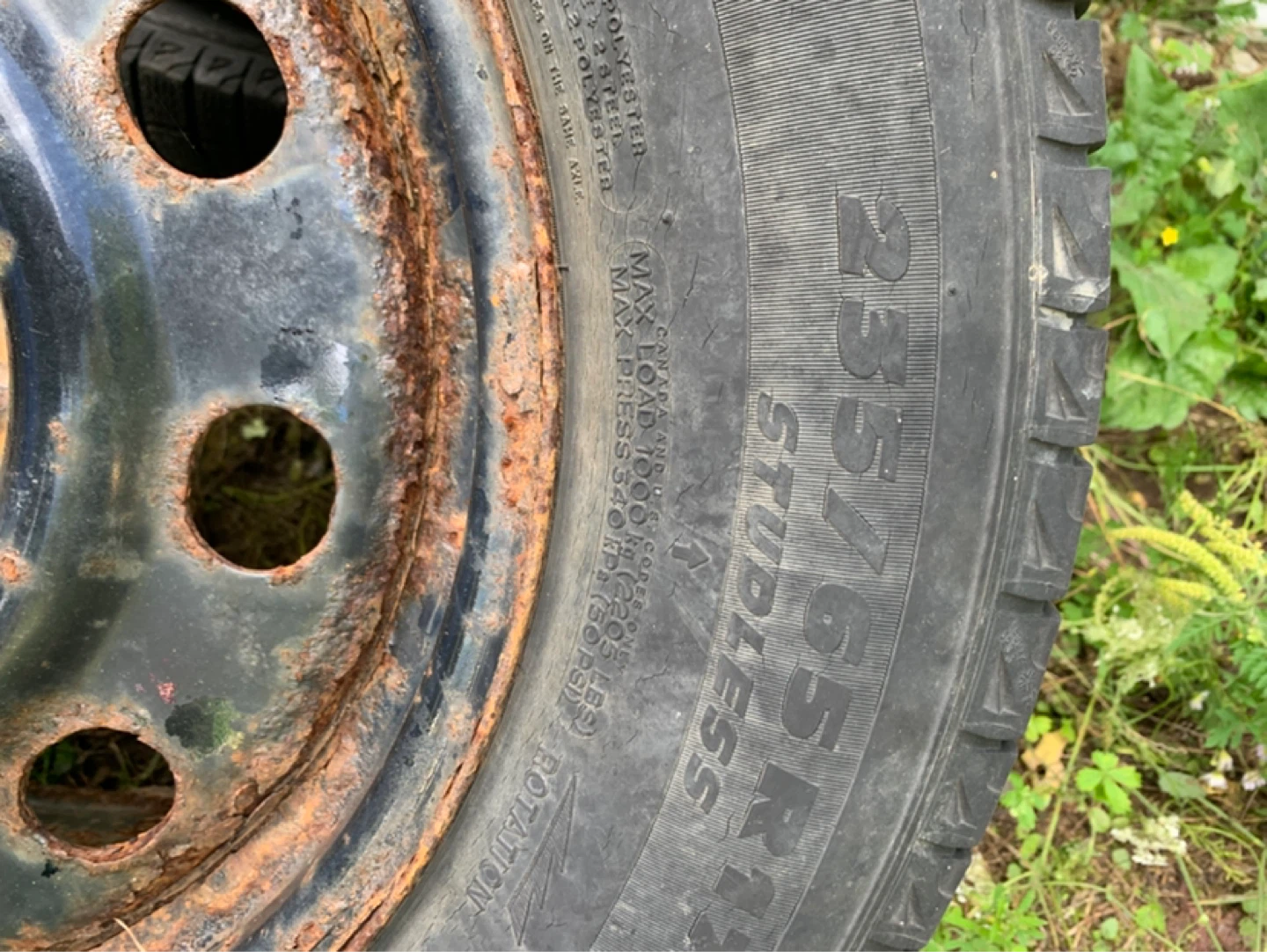 4 used snow tires with rims - photo 4