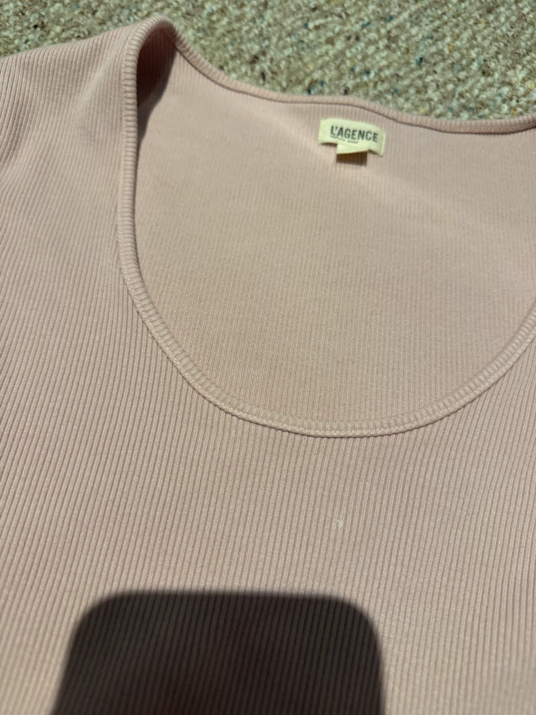 L'AGENCE pink ribbed long sleeve top - photo 4
