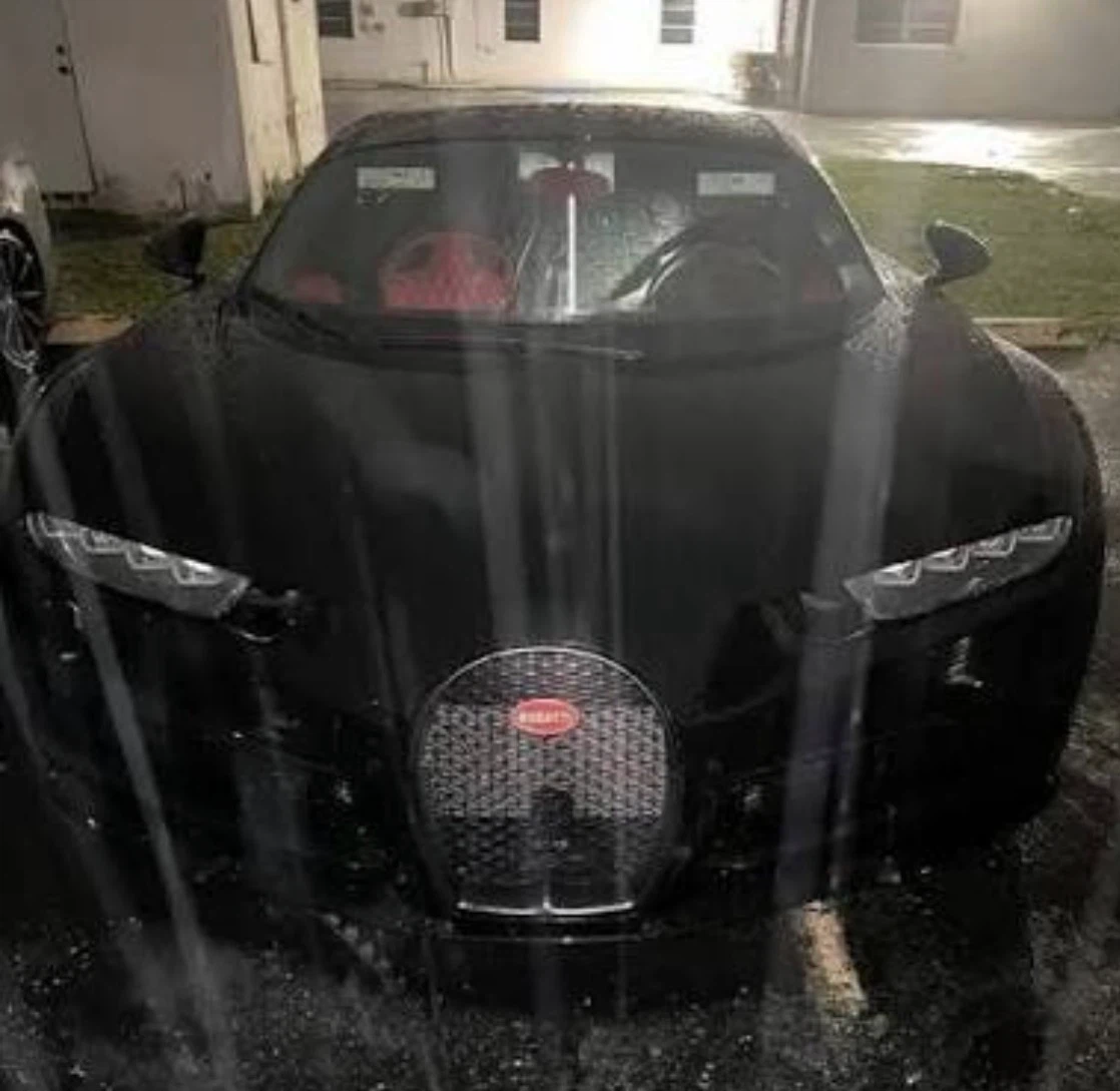 Bugatti Chiron - photo 2