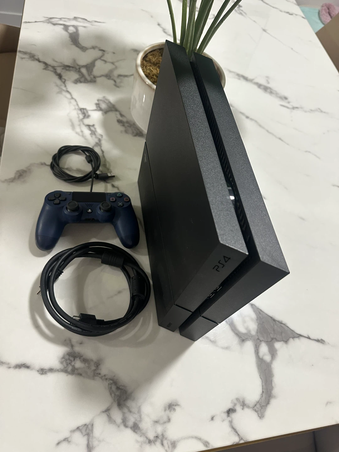 PlayStation 4 in like-new, mint condition. No scratches or dent. - photo 3