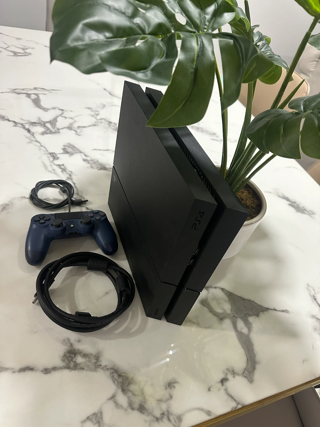 PlayStation 4 in like-new, mint condition. No scratches or dent. - photo 5