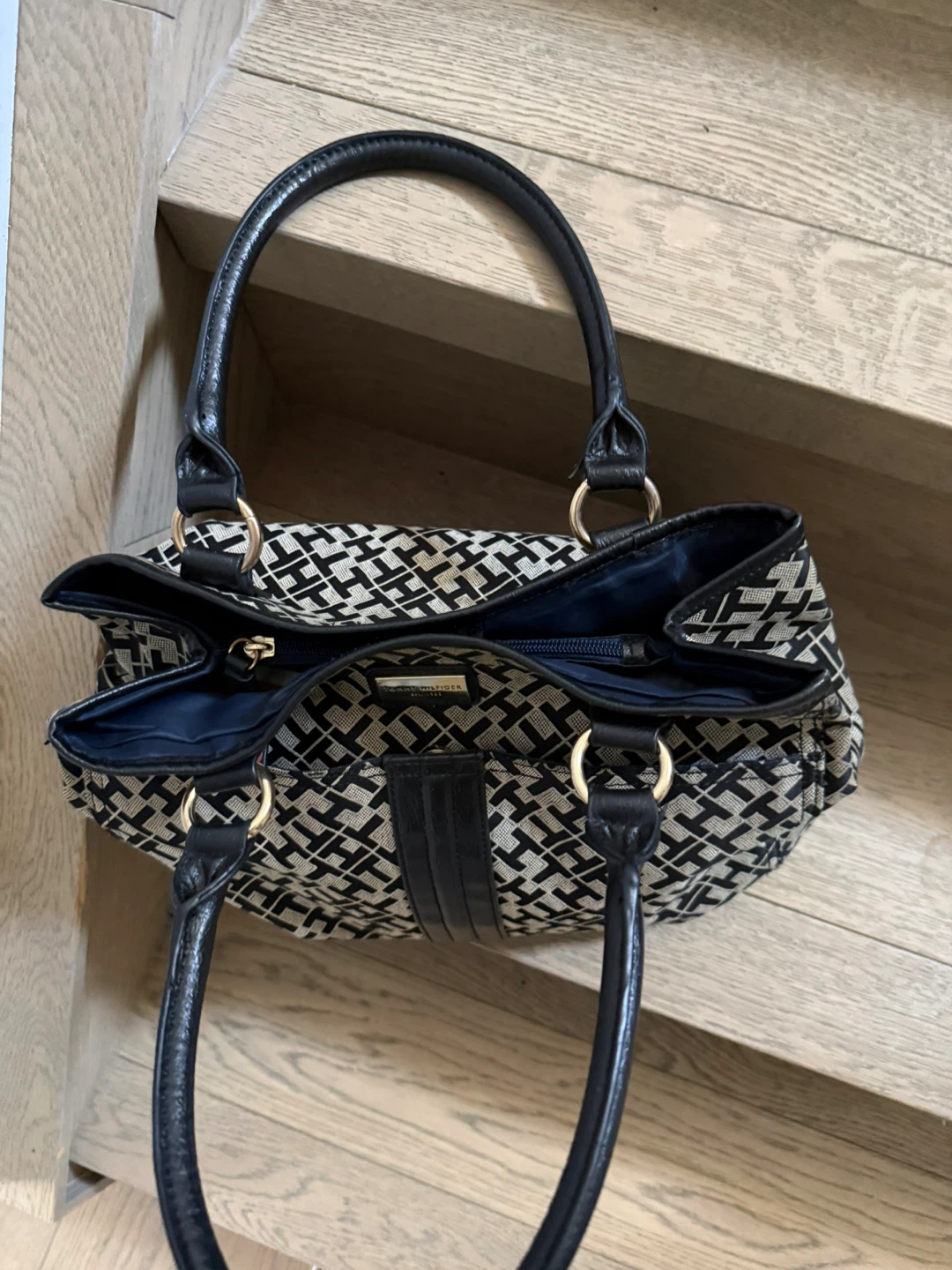 Tommy Hilfiger Monogram Tote Bag - photo 2
