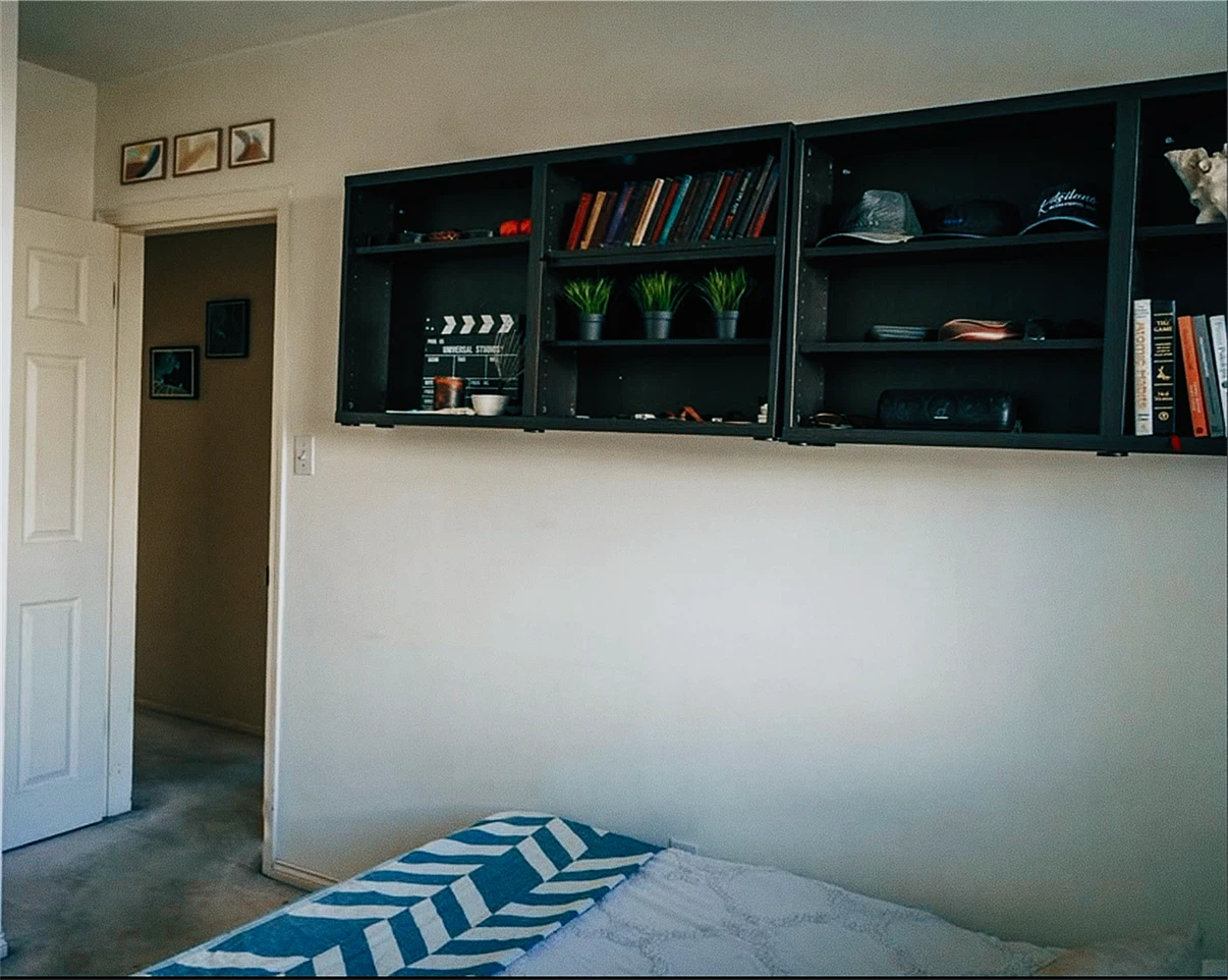 1 Quiet Bedroom in Beautiful Shared Home - photo 3