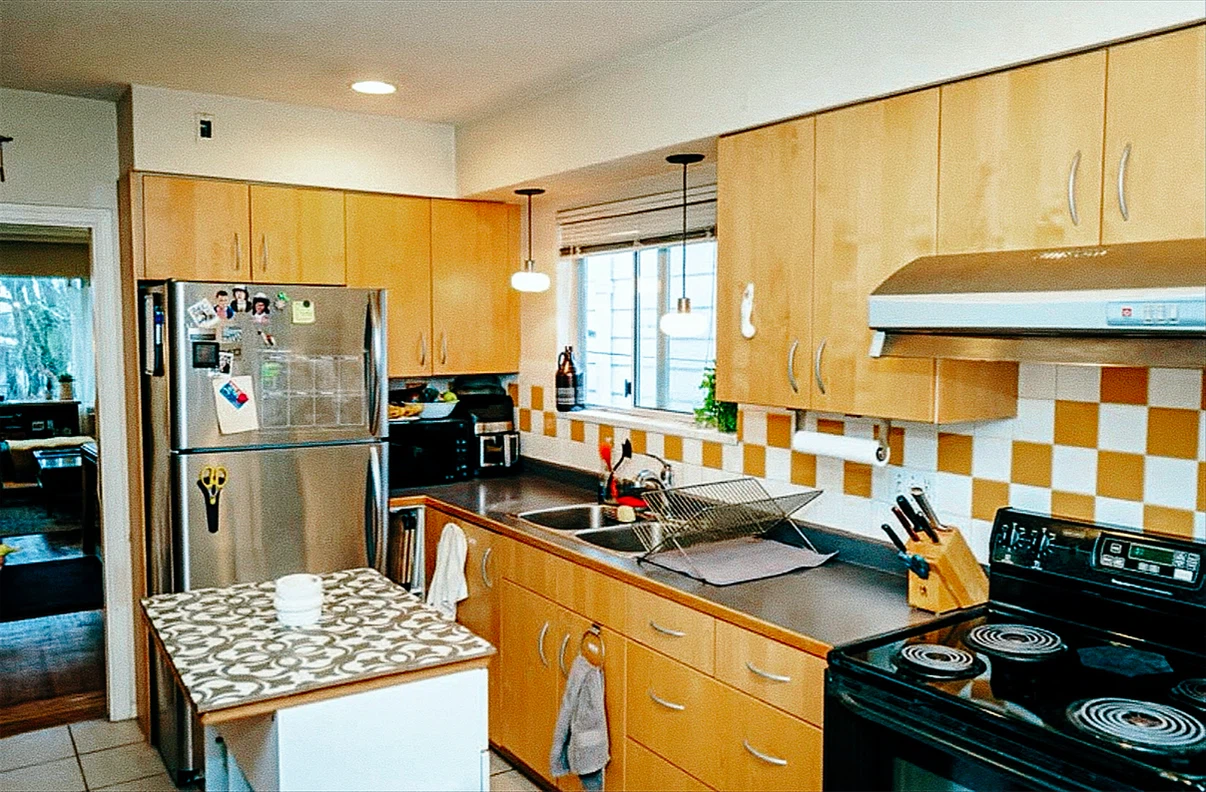 1 Quiet Bedroom in Beautiful Shared Home - photo 4
