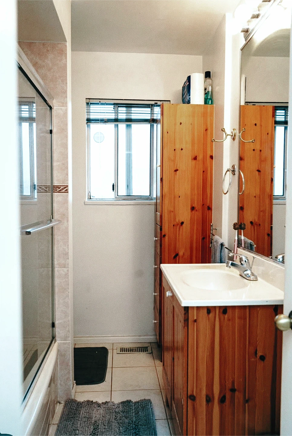 1 Quiet Bedroom in Beautiful Shared Home - photo 5