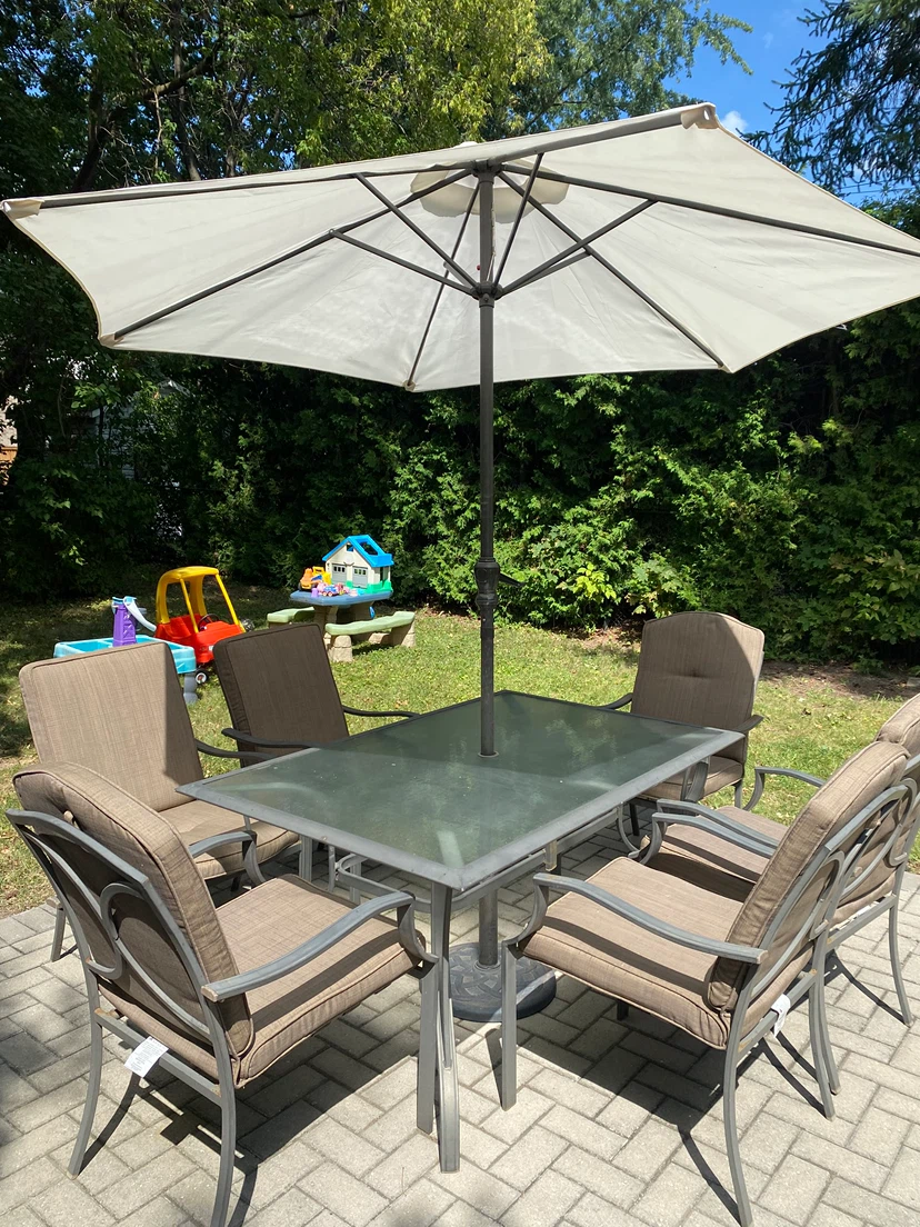 Selling patio set