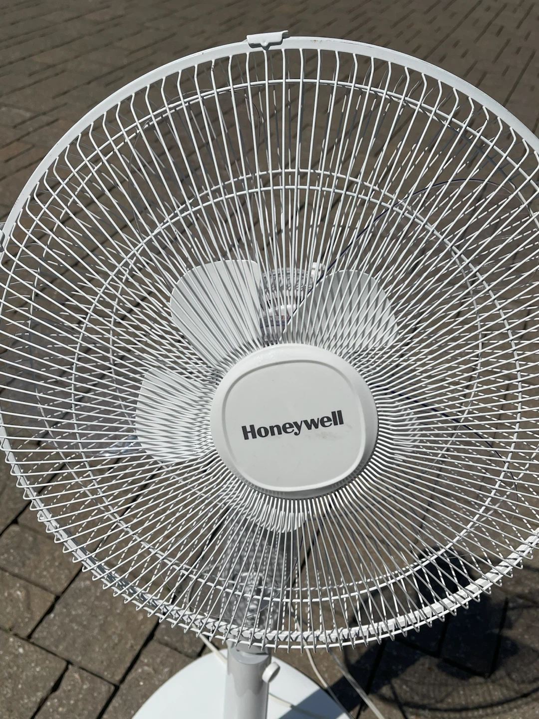 Honeywell White Pedestal Fan - photo 2