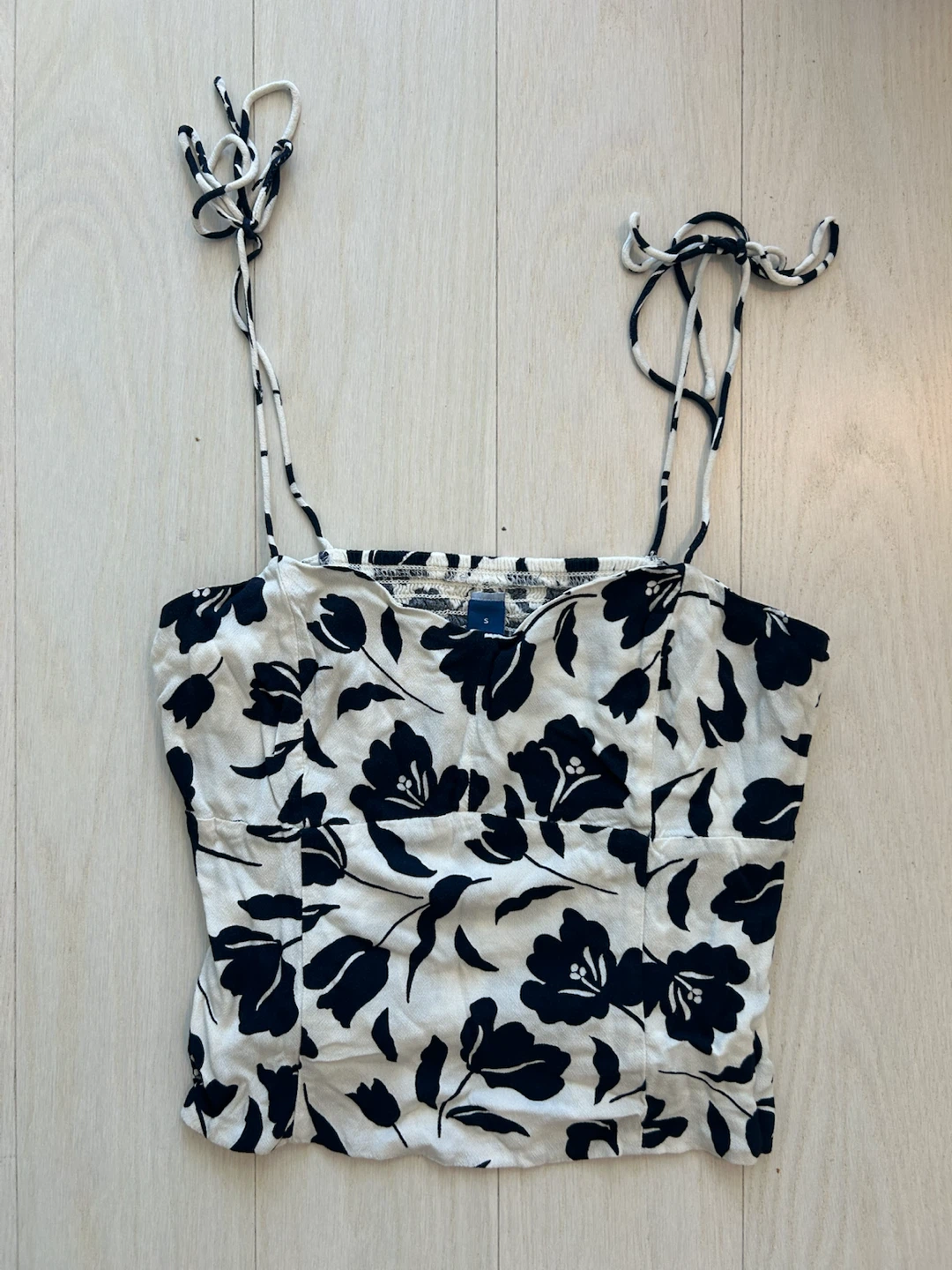 Old Navy Floral Smocked Crop Top