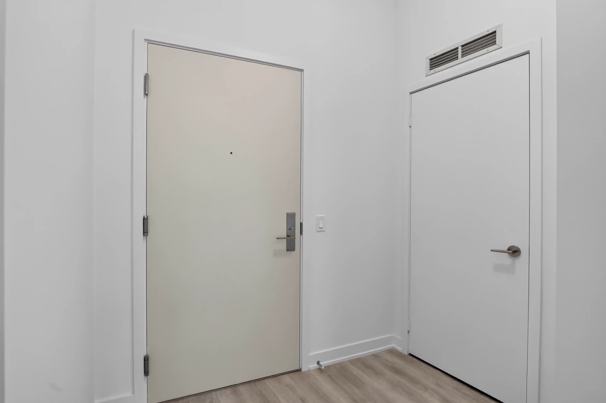 One bedroom Den for Rent - photo 2