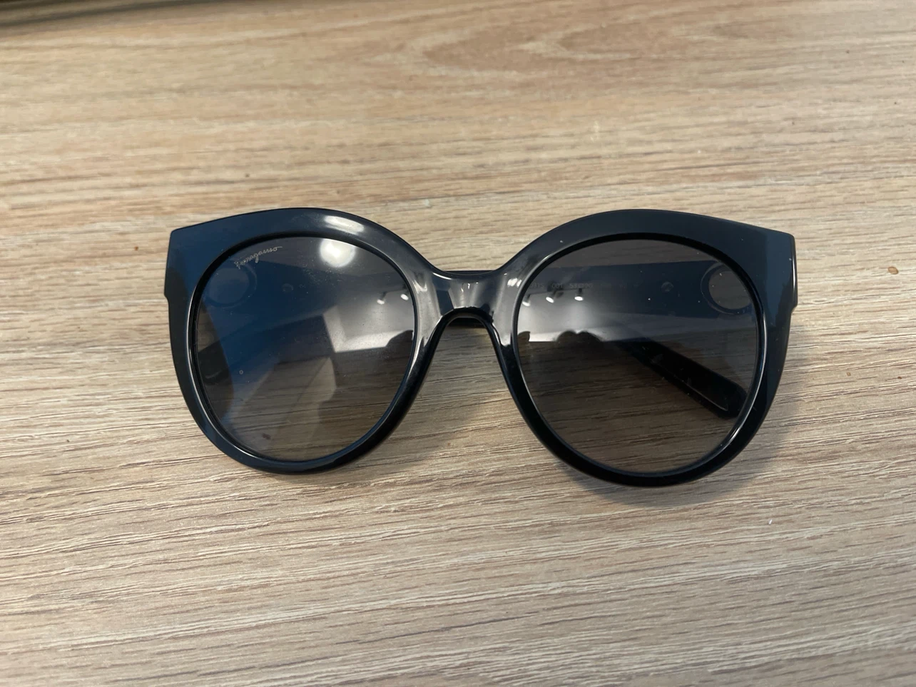 Salvatore Ferragamo sunglasses with case - photo 2