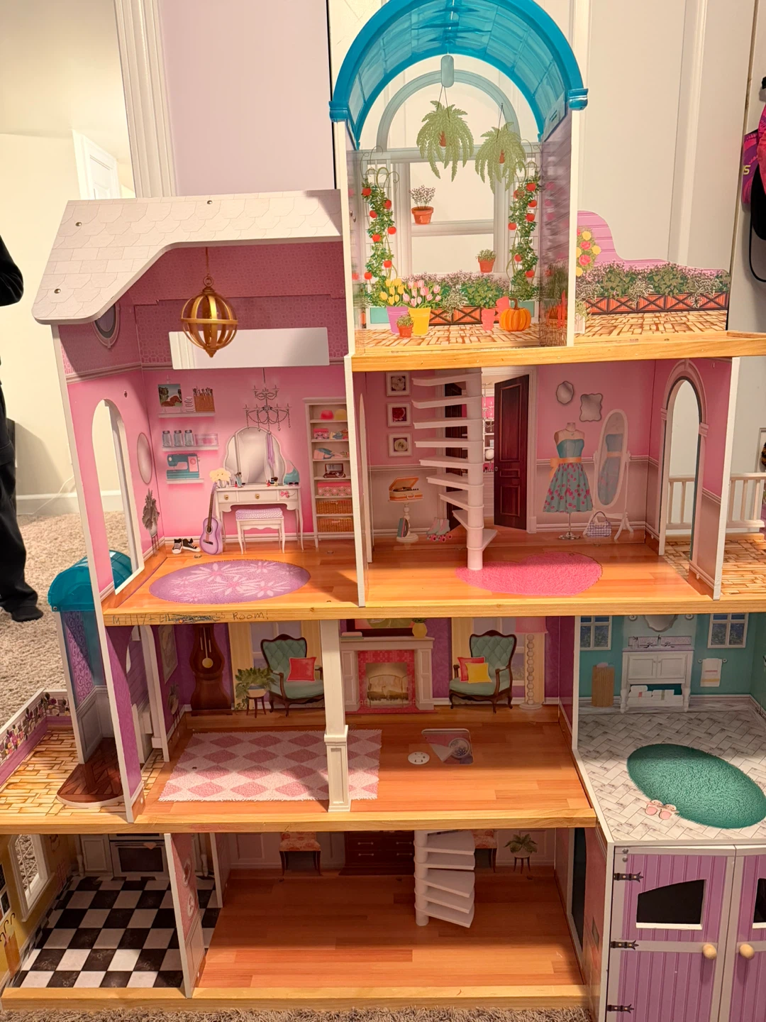 Large Dollhouse with Furniture - photo 2