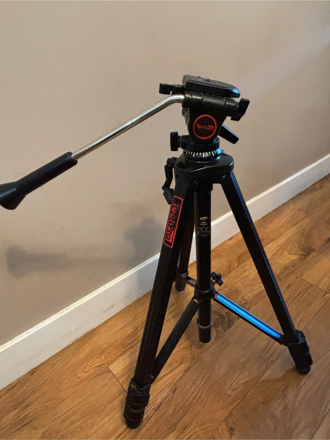 TechPro Tripod - photo 2