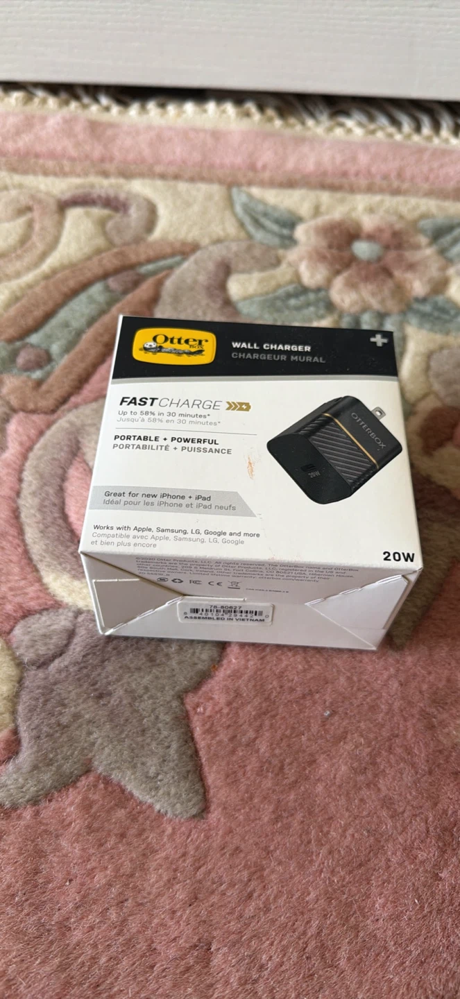 New OtterBox Fast Charge USB-C 20W Wall Charger - photo 2