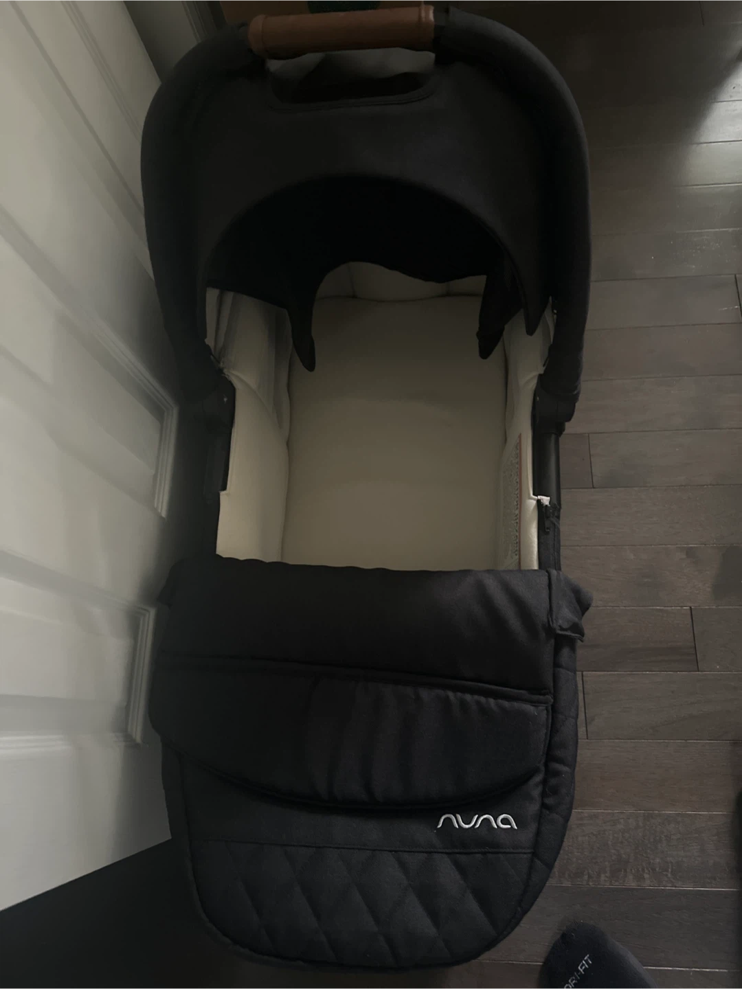 Nuna Bassinet and Base Stand