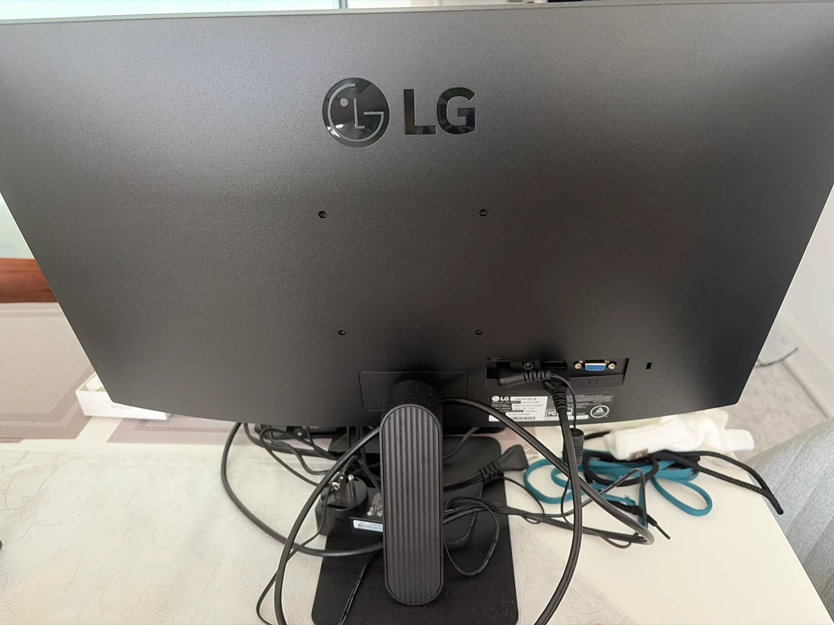 LG 24" Monitor - photo 3