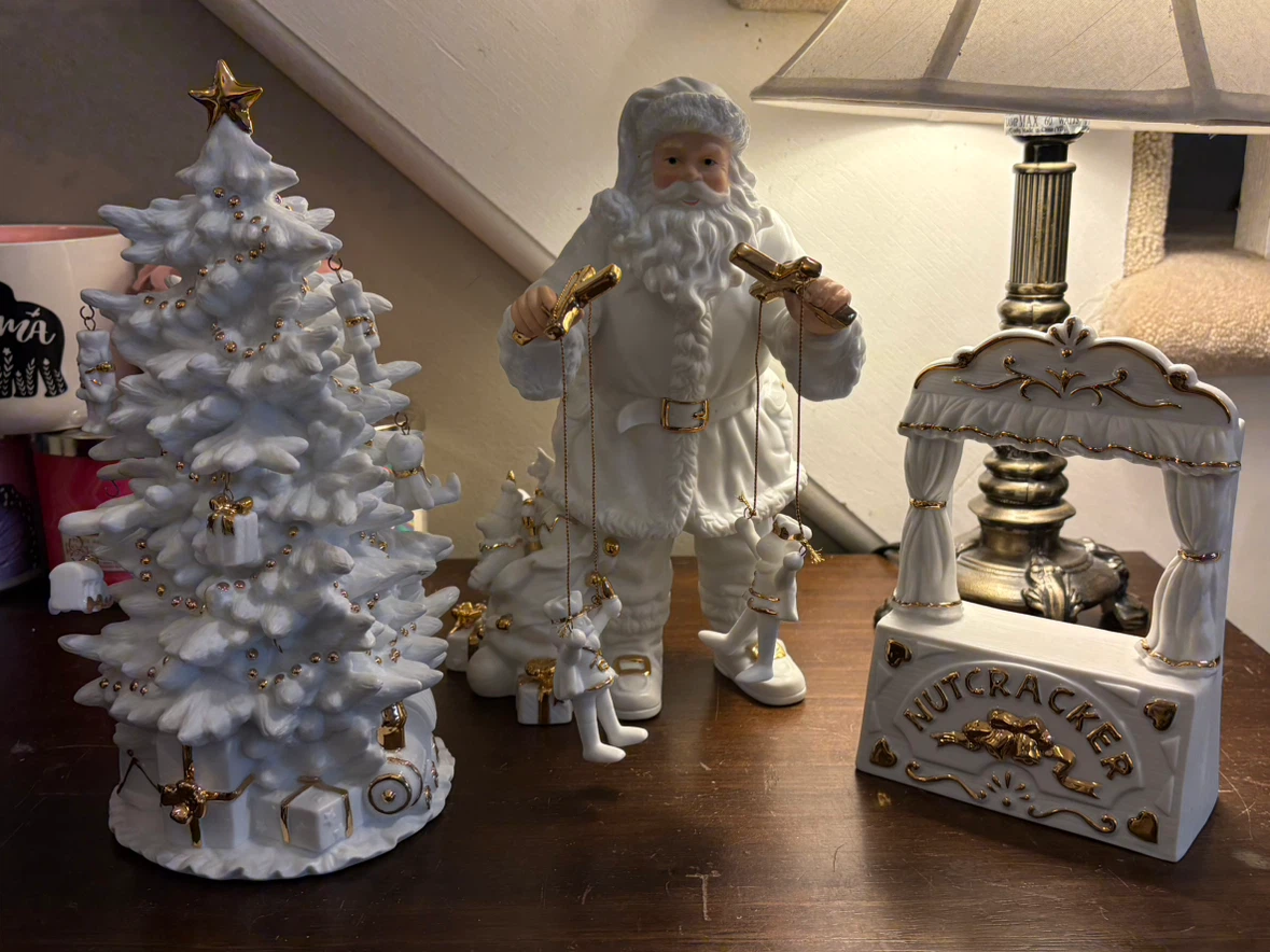 ✨✨Porcelain Santa Puppeteer Christmas Decor Set