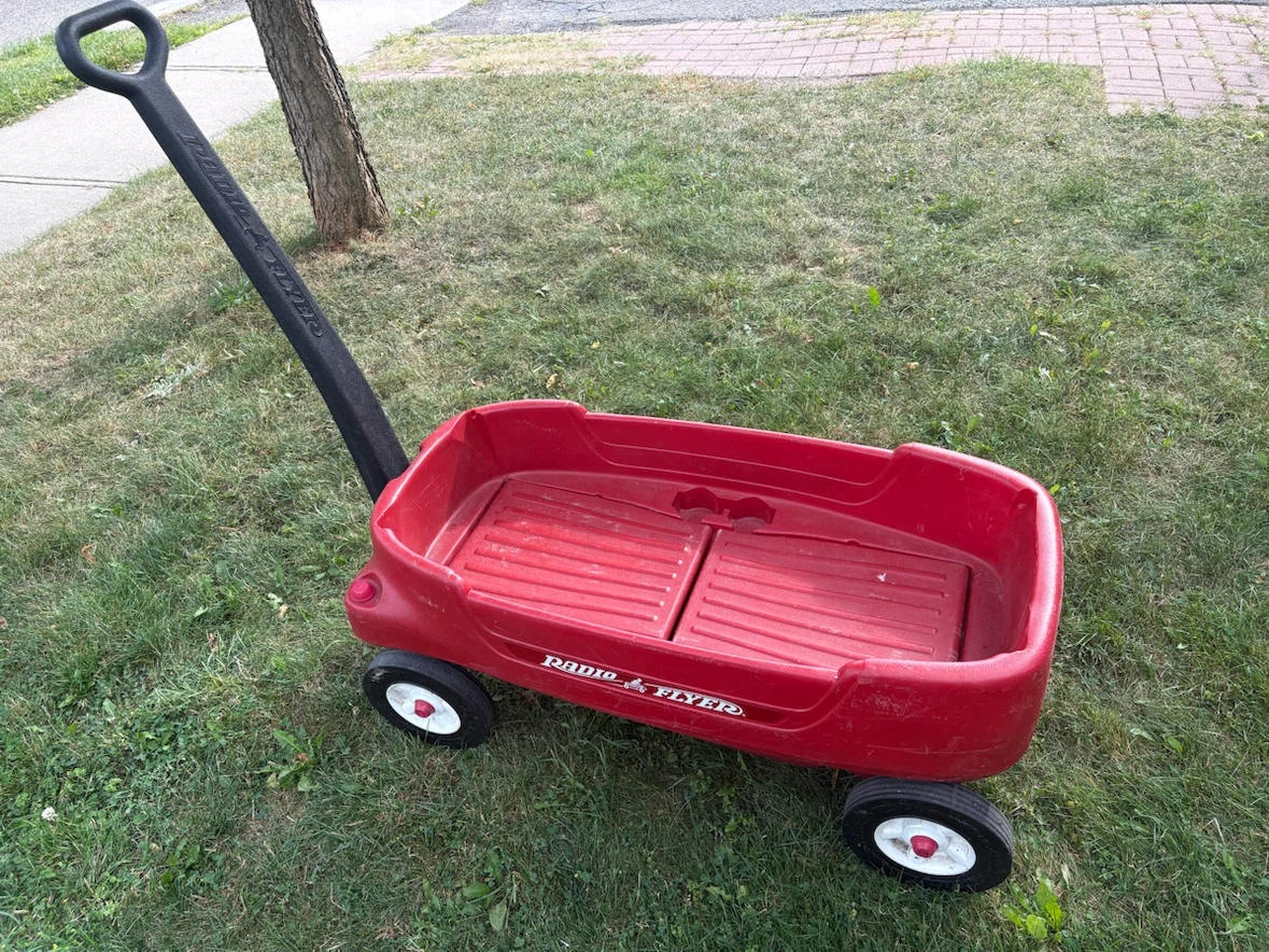 Radio Flyer Wagon with Seatbelts - photo 2