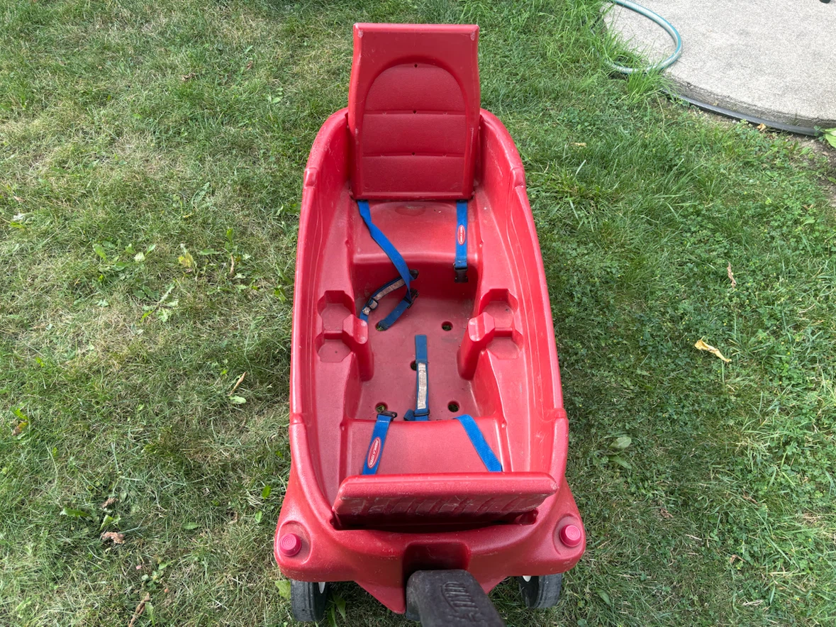 Radio Flyer Wagon with Seatbelts - photo 5