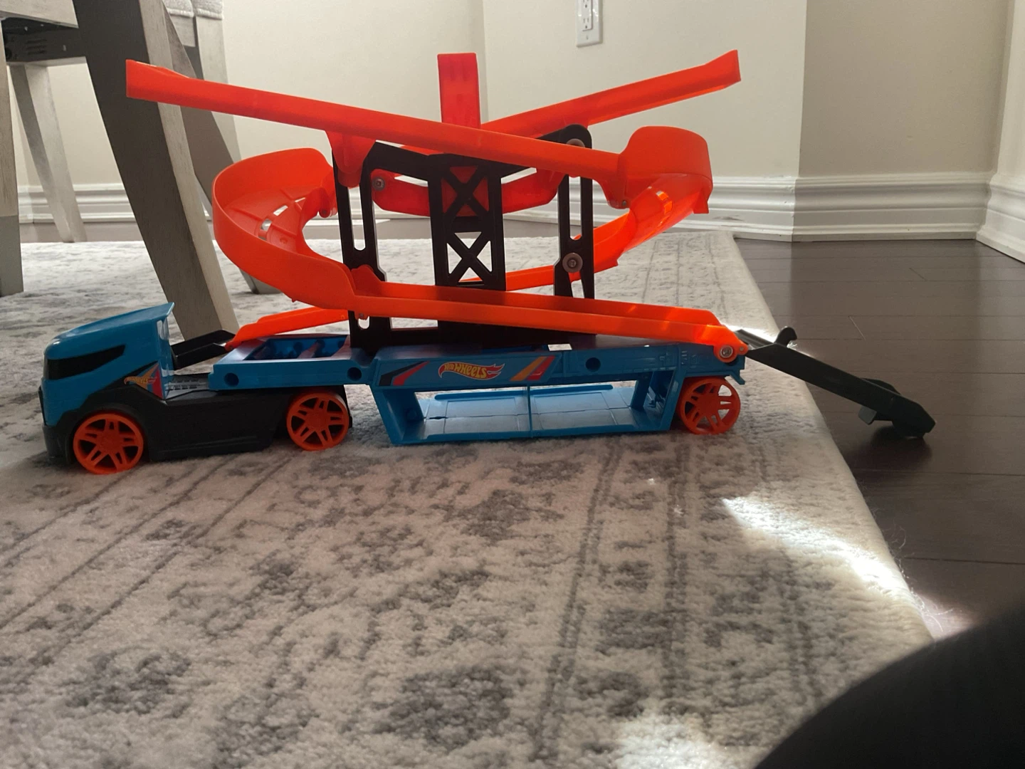 🚗 Toy Car Track Playset – Excellent Condition – $19 - photo 3