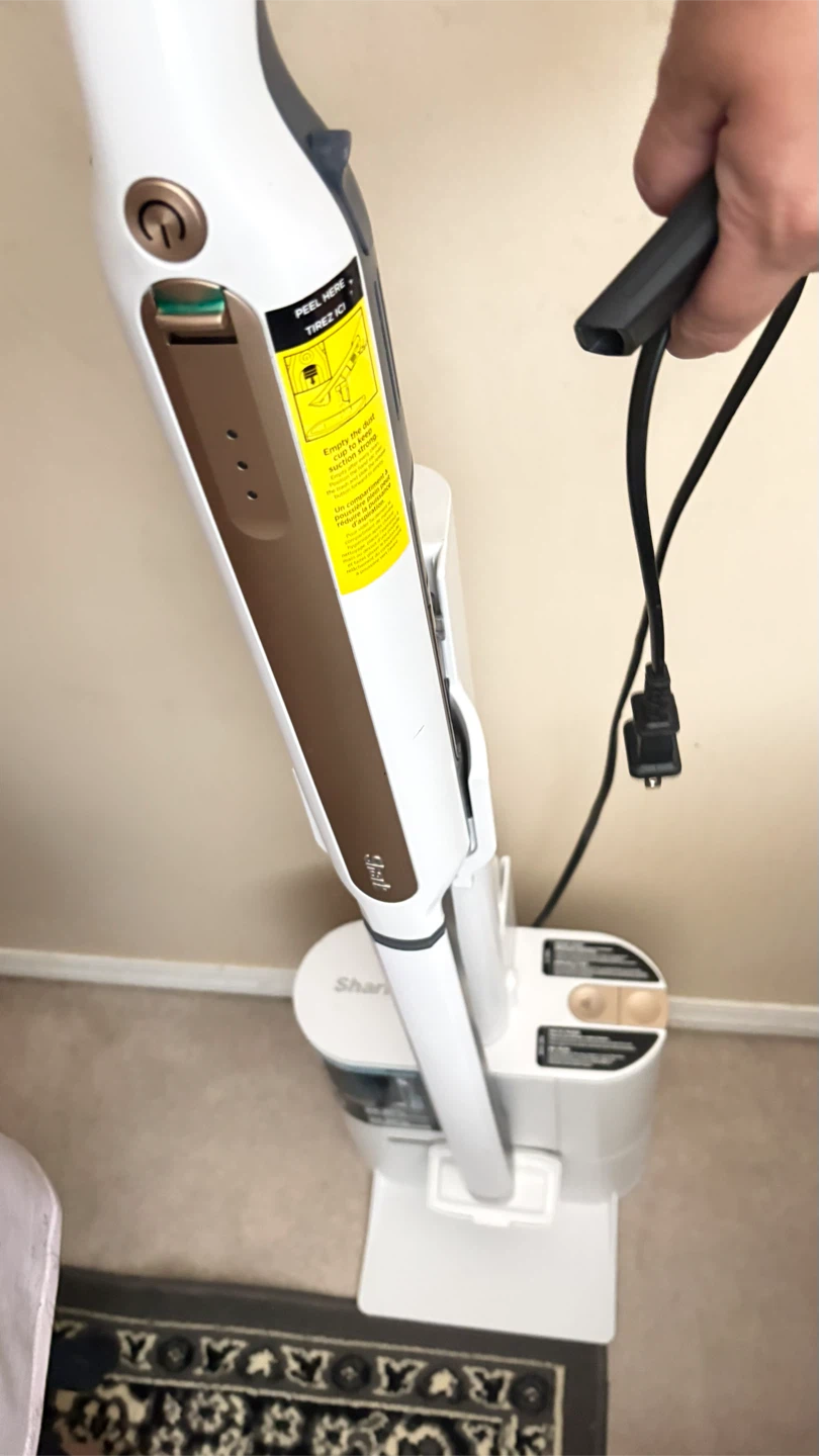 For parts only. Shark Self-Emptying Cordless Stick Vacuum - photo 2