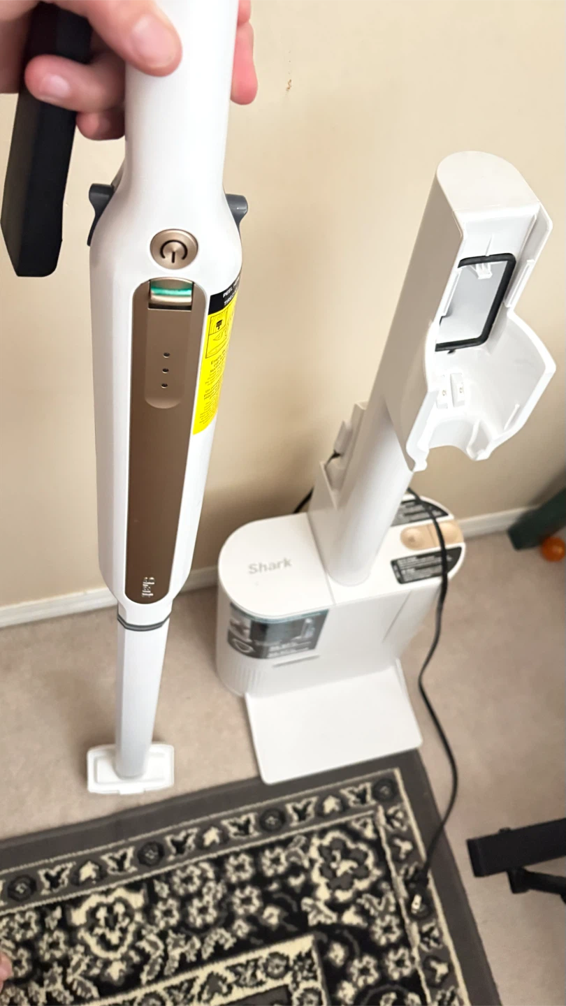 For parts only. Shark Self-Emptying Cordless Stick Vacuum - photo 3