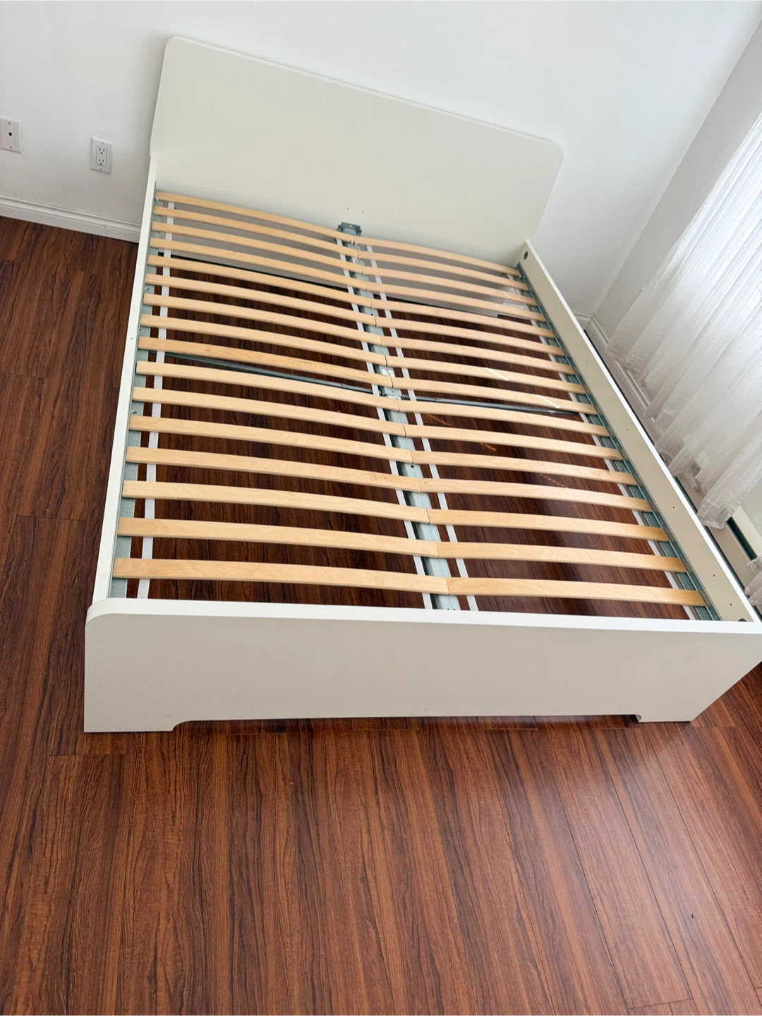 Queen White Bed Frame with Slatted Base - photo 2