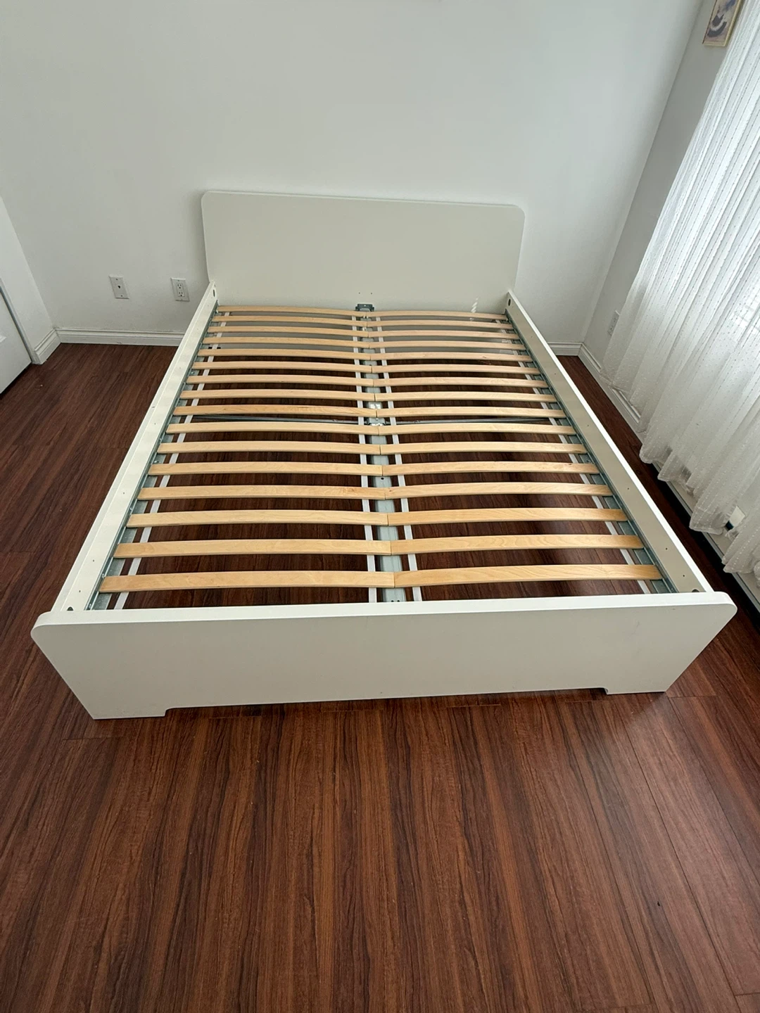 Queen White Bed Frame with Slatted Base - photo 3