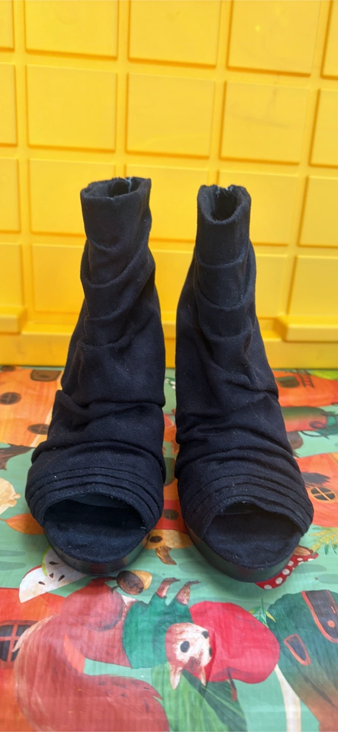 Style & Co Black Ruched Peep-Toe Heels Size 7.5