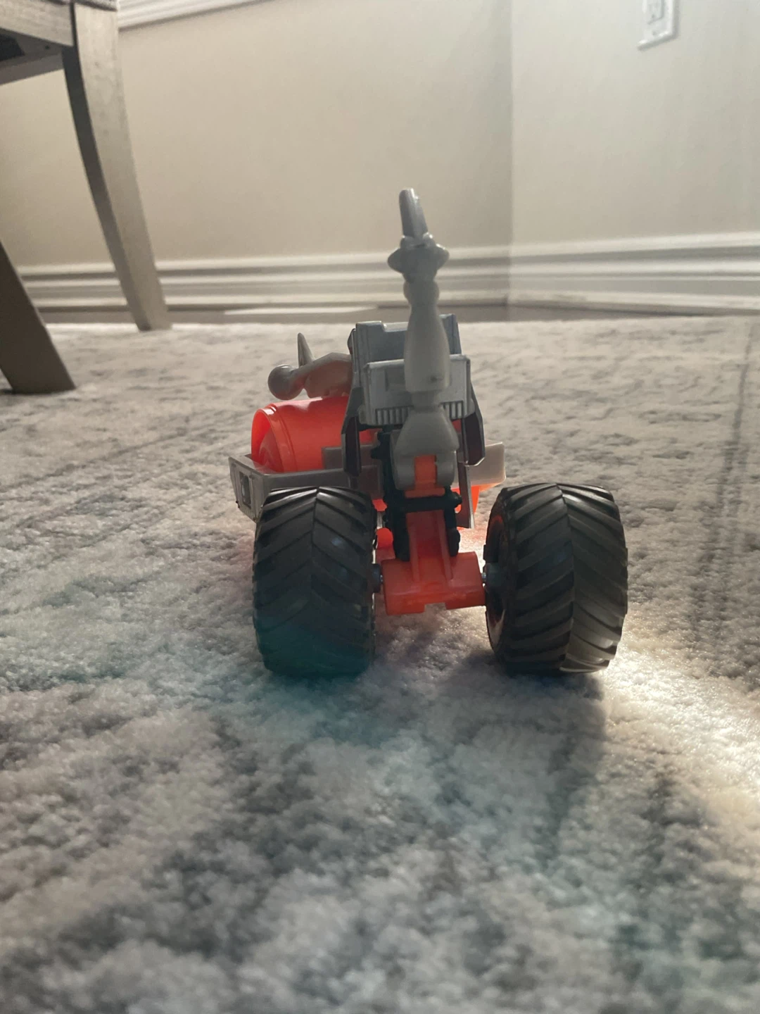 Dinosaur Monster Truck Toy – Light-Up Feature – Great Condition - photo 3