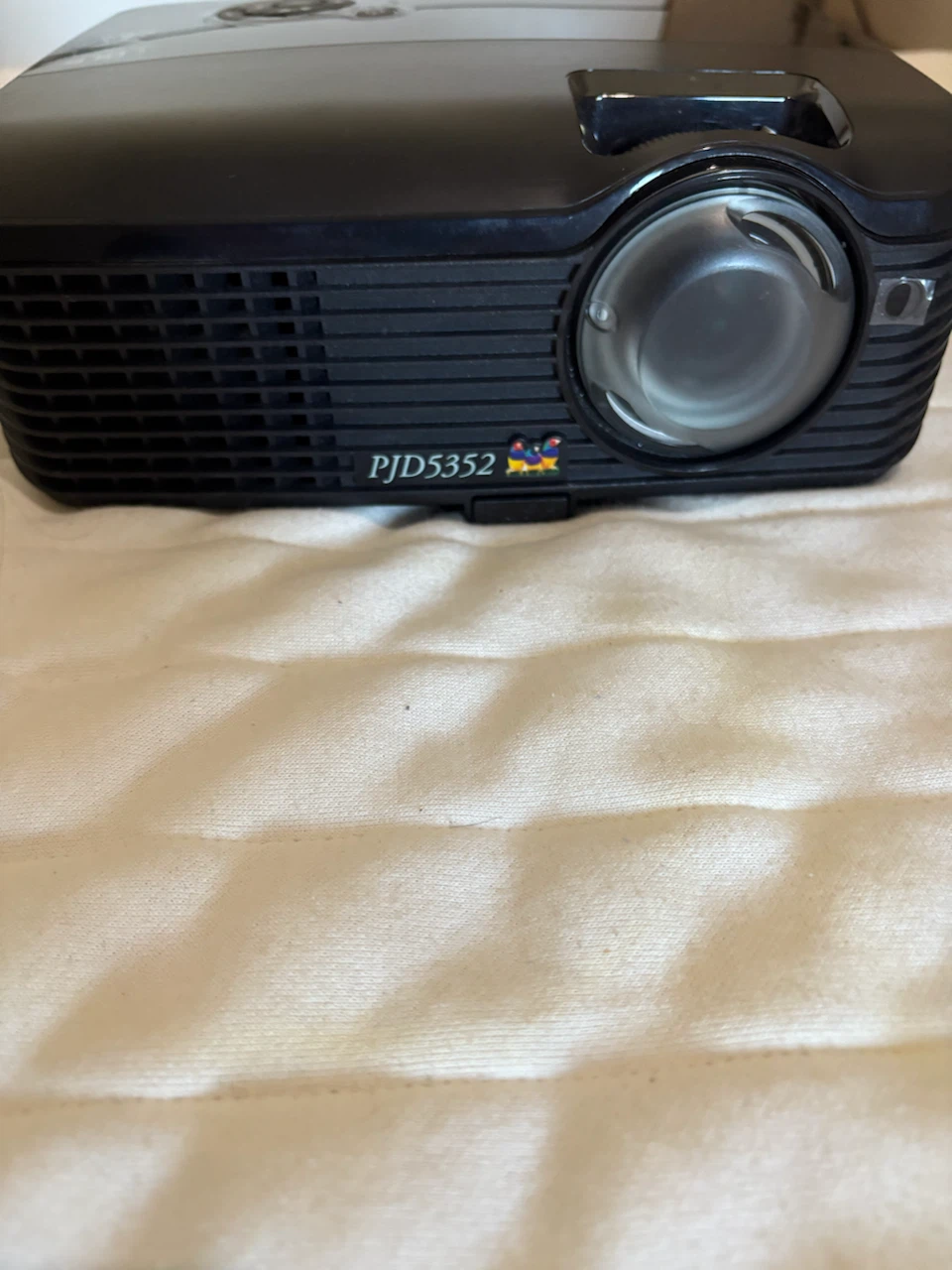 ViewSonic PJD5352 DLP Projector - photo 3