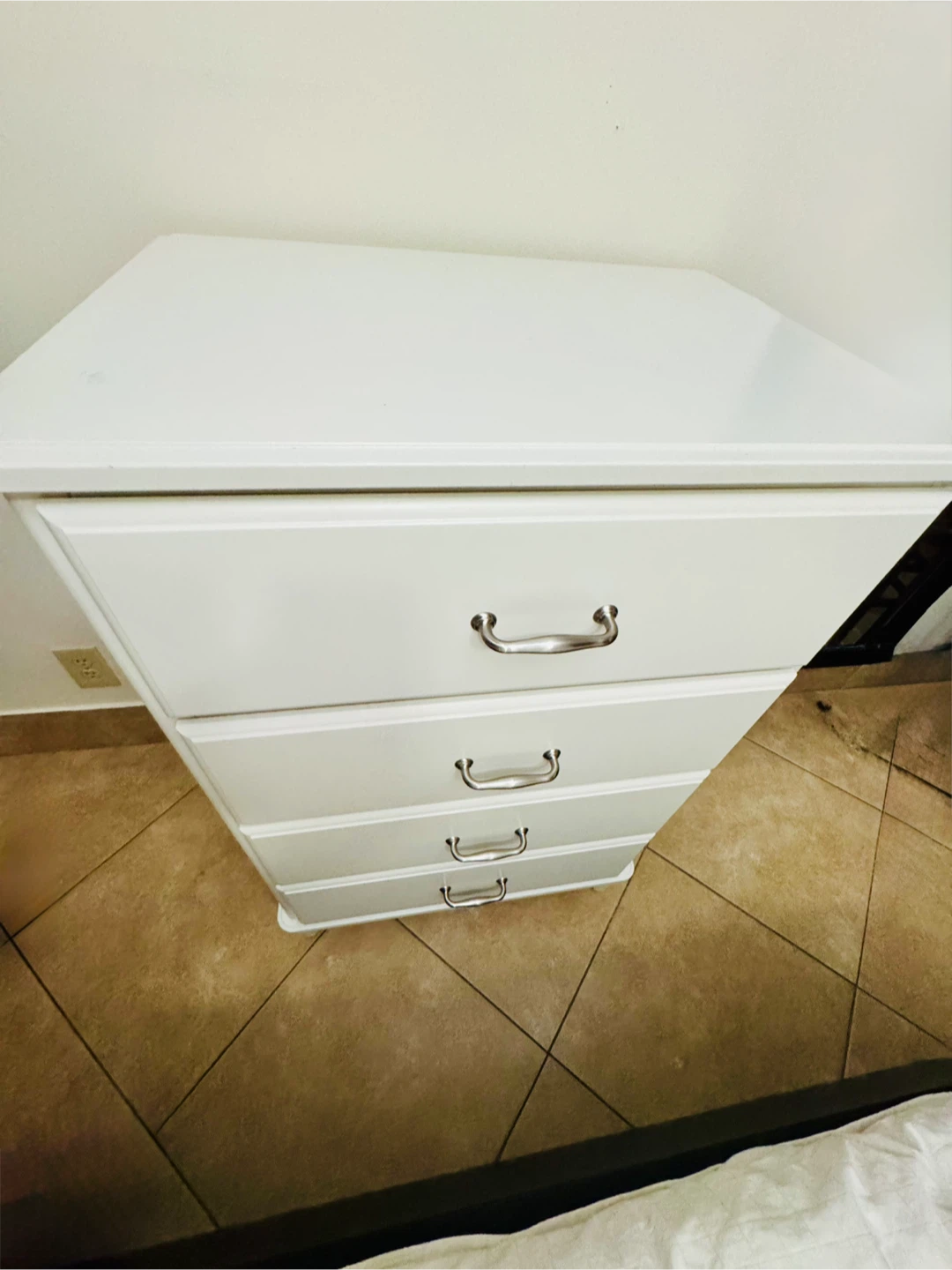 White 4-Drawer Dresser
