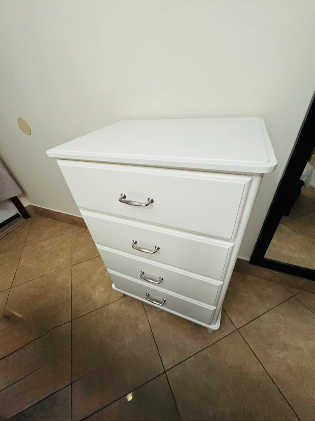 White 4-Drawer Dresser - photo 2