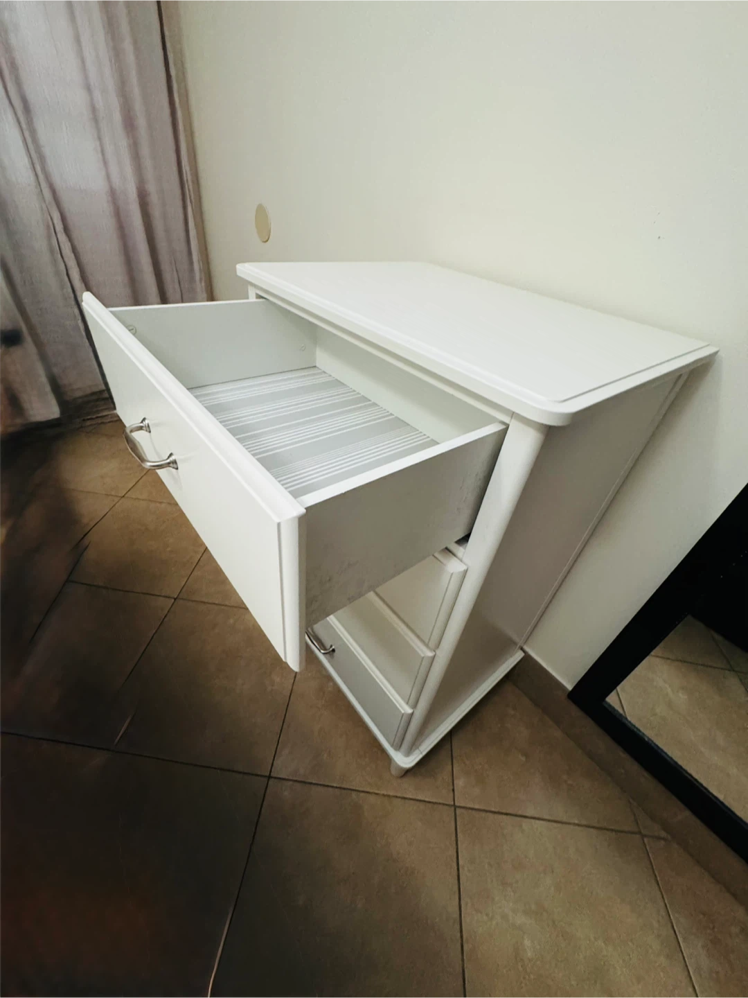 White 4-Drawer Dresser - photo 5