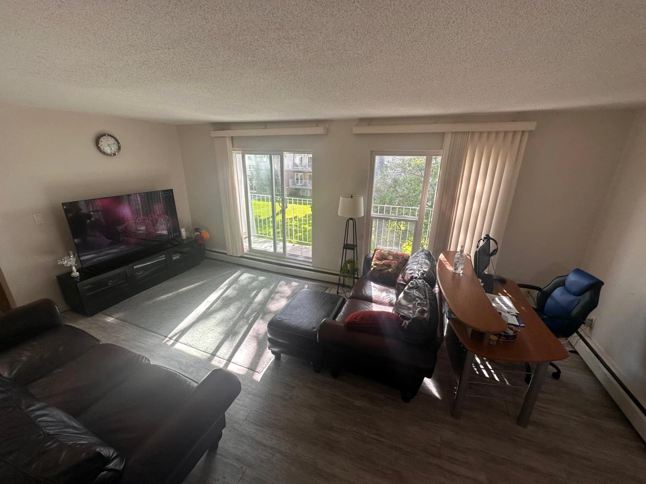 Three seater chair and table for sale - photo 2